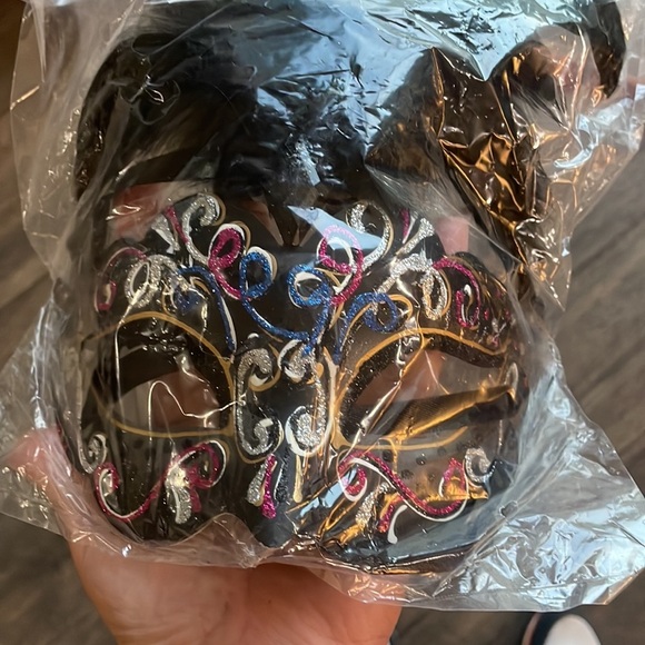 Masquerade Black & Silver Halloween Mask - Picture 7 of 7